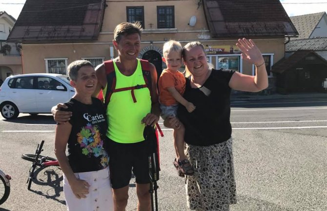Pahor pješači Slovenijom, poveo bi i Kolindu