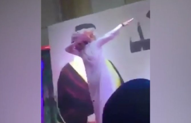 Saudijska Arabija: Pjevač uhapšen zbog zabranjenog pokreta (VIDEO)