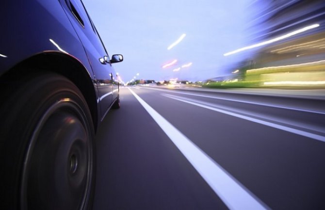 Istraživanje: Neuki vozači preferiraju skupe i brze automobile