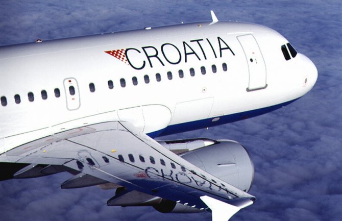 Grad oštetio hrvatski avion na letu za Pariz