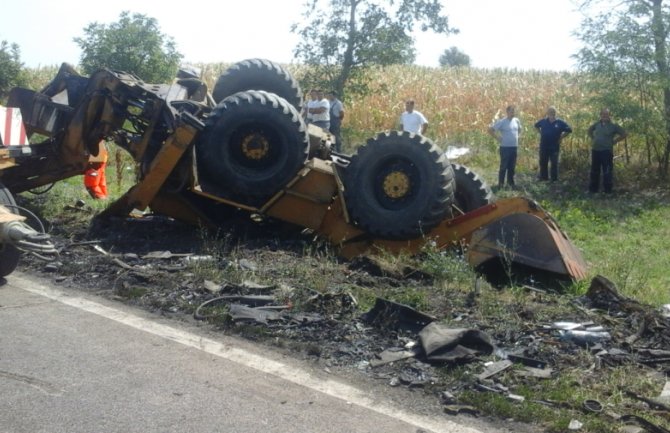 Teška nesreća u Pančevu: Sudarili se džip i bager, tri osobe poginule