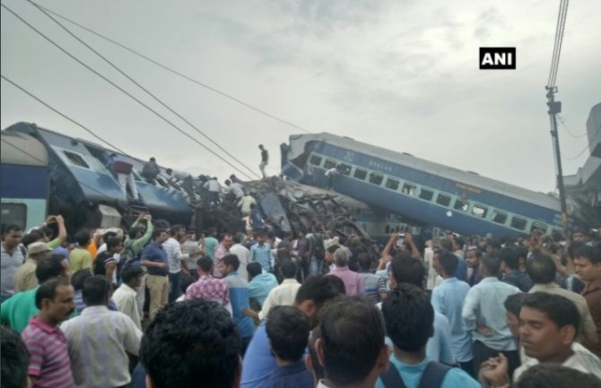 Indija: U željezničkoj nesreći najmanje 10 mrvtih, 65 povrijeđenih