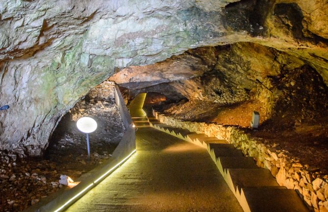 Lipska pećina, turistička atrakcija na Cetinju: Izazovno putovanje kroz podzemni svijet