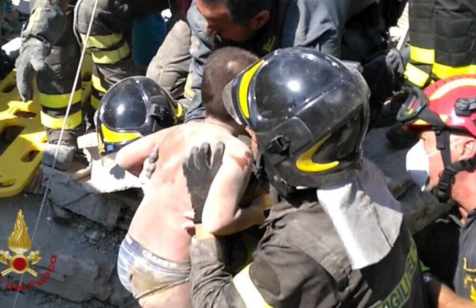 Italijanski vatrogasci spasili i trećeg brata iz ruševina