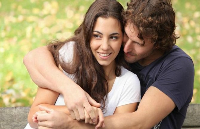Evo kako zagrljaj otkriva koliko vas partner voli