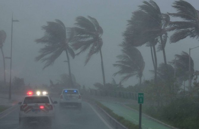 Florida: 12 žrtava uragana, Tramp sjutra obilazi ugrožena područja