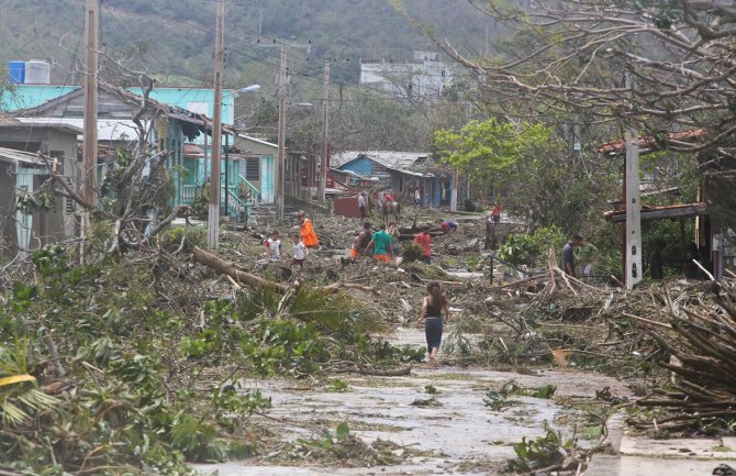 Irma odnijela 35 života na Karibima: Na Floridi 13 miliona stanovnika bez električne energije
