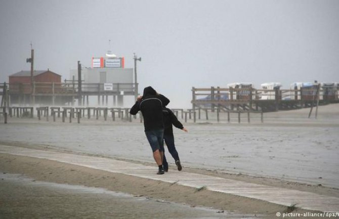 Oluja u Njemačkoj: Uraganski vjetrovi odnijeli tri života