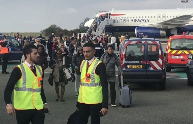 Zbog lažne uzbune putnici evakuisani na aerodromu Šarl de Gol
