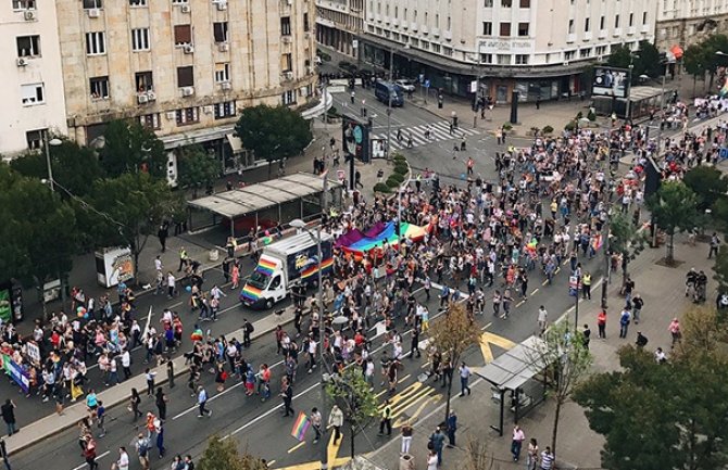 Završena Parada ponosa u Beogradu, kuma Jelena Karleuša održala govor(FOTO)