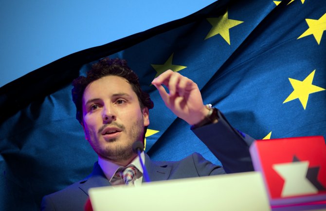 Abazović sa EU: Ili ste na strani totalitarnog režima, ili na strani demokratije