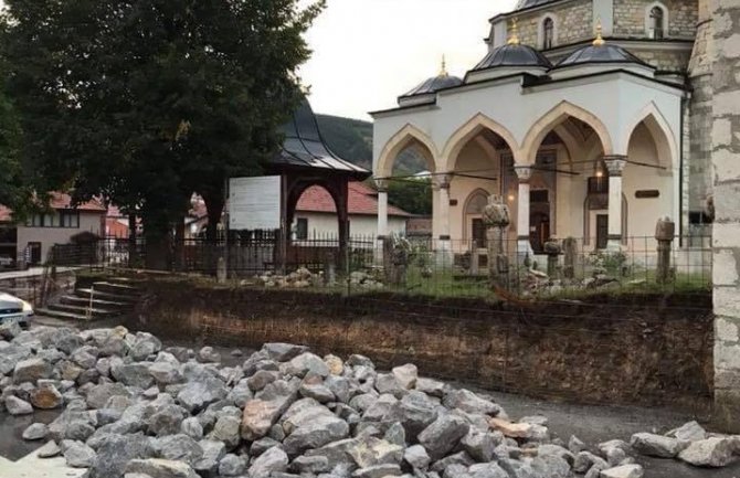Pljevlja: Spomenike i ljudske kosti odložili na deponiju