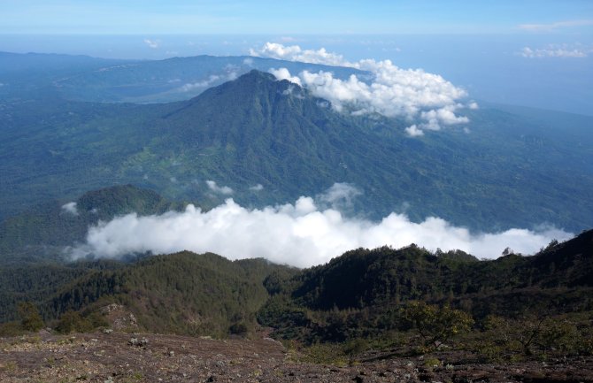 Bali: Vulkan Agung prijeti, evakuisano preko 57.000 ljudi