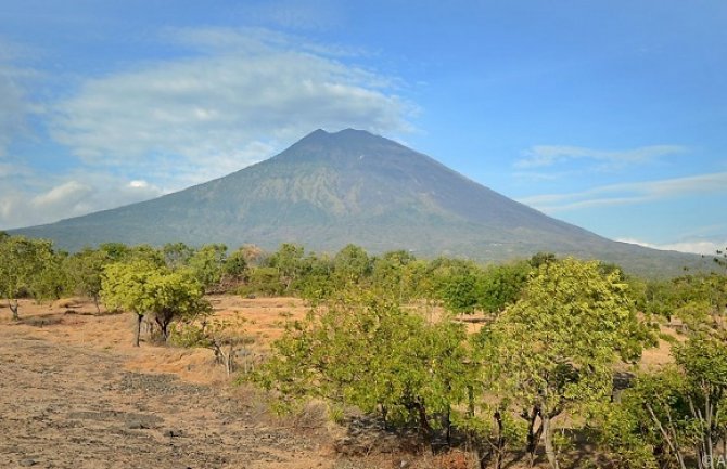 Bali: Aktivirao se vulkan, 12.000 ljudi u bijegu