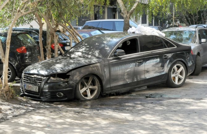 Podgorica: Vozilo poliveno benzinom i zapaljeno