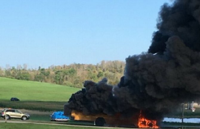 Zapalio se autobus sa fudbalskim timovima 