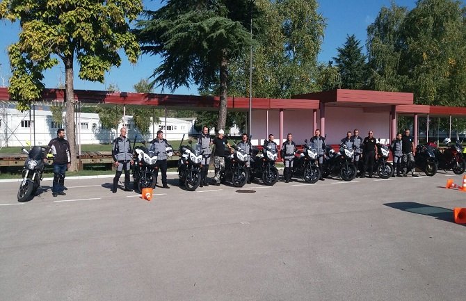 Održana obuka vožnje za motocikliste saobraćajne policije