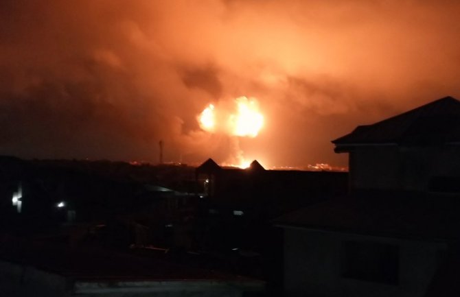 Požar na tankeru izazvao eksploziju na benzinskoj pumpi, veliki broj žrtava(VIDEO)