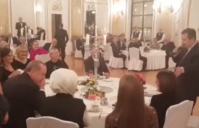 Dačić otpjevao Erdoganu pjesmu na turskom jeziku (VIDEO)