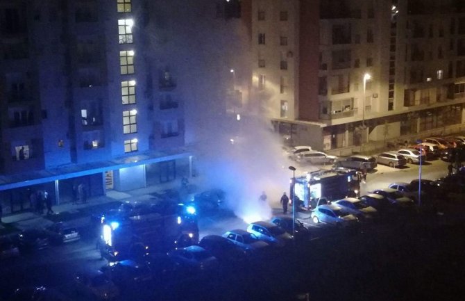 Podgorica: Zapaljen golf, vatra uništila još jedan automobil