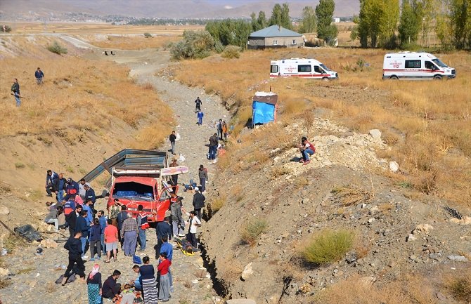 Prevrnuo se kamion s ilegalnim migrantima u Turskoj 