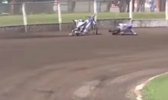 Pogledajte motocikl koji se sam podiže sa zemlje i kreće (VIDEO)