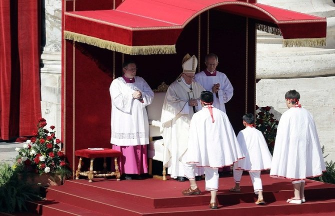 Papa proglasio za svece 35 ljudi koji su stradali zbog vjere