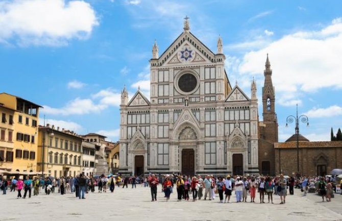 Firenca: Pao kamen sa crkve, turista poginuo