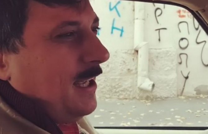 Malo smijeha: Andrija Milošević kao turista u Beogradu (VIDEO)