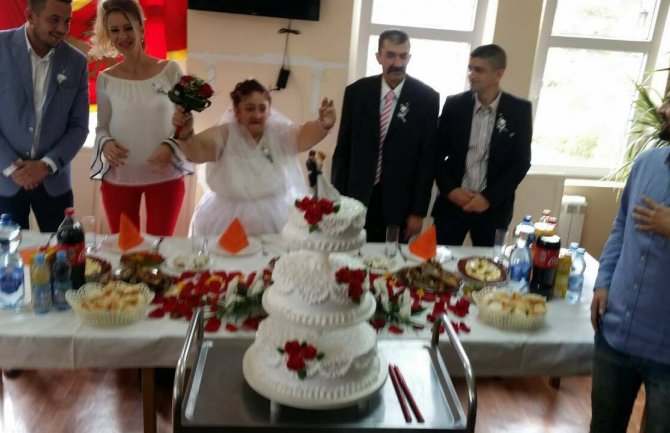 Ljubav u Bijelom Polju: Svadba u Domu starih, kumovali zaposleni (FOTO)