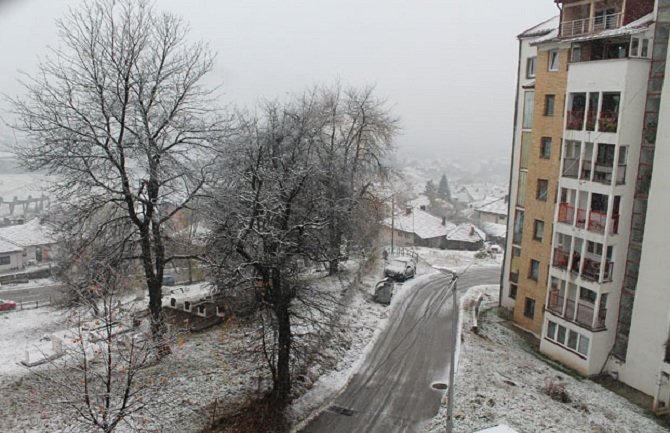 Stigla zima: Bijele se brda u komšiluku (FOTO)