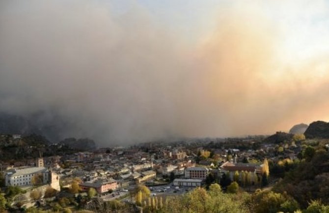 Požari u Italiji, oko hiljadu ljudi evakuisano 