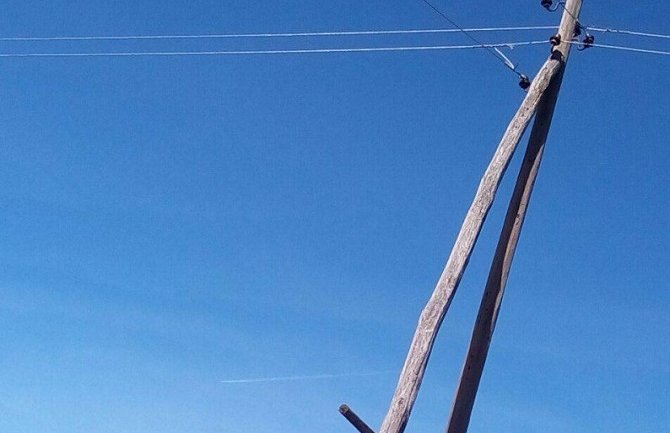 Uzalud sve molbe: Mještani Korita 5 dana bez struje, zimnica otišla u smeće