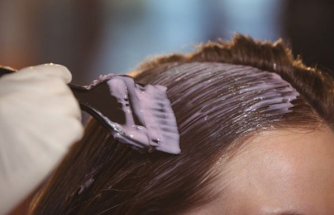 Žene koje često farbaju kosu, u većoj su opasnosti da obole od raka dojke