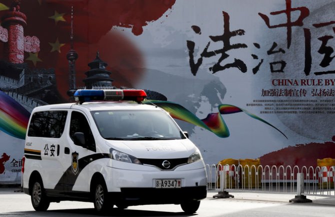 Kina: U lančanom sudaru 18 poginulih