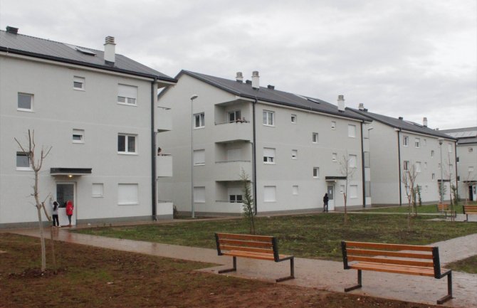  Uručeni ključevi 120 stanova za porodice raseljene sa Kosova(FOTO)