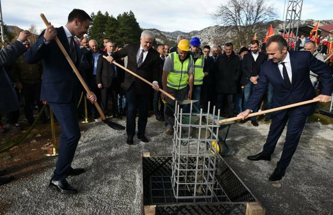 Položen kamen temeljac za izgradnju novog fudbalskog stadiona na Cetinju(FOTO)