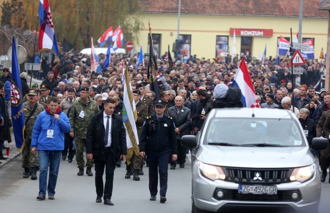 10 hiljada ljudi u Koloni sjećanja na žrtve Vukovara, Kolinda u 