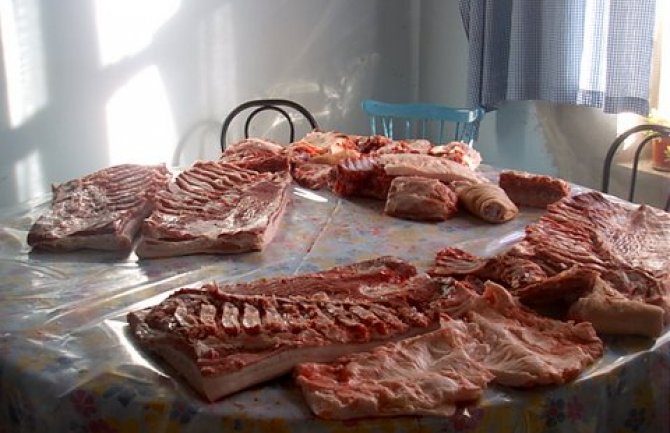 Svinjokolj na sjeveru, veterinari upozoravaju: Obavezan pregled mesa na trihinelozu