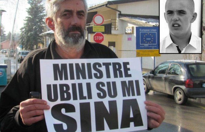 Pljevljak u crnini dočekao Hrapovića: Ministre, ubili su mi sina!
