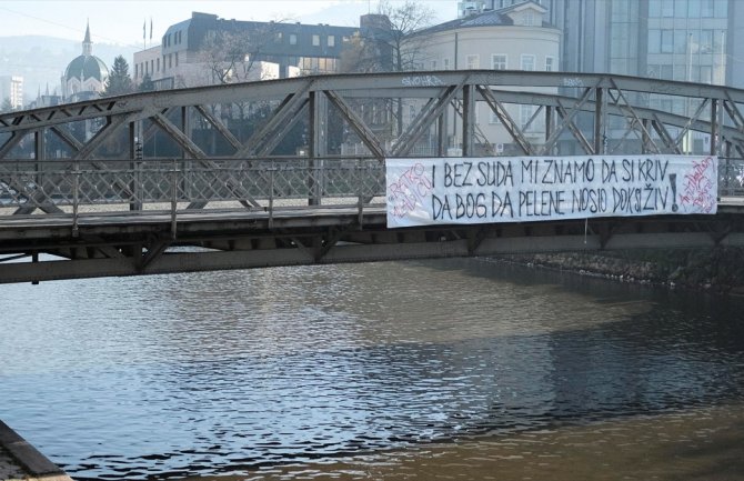 Transparent u Sarajevu: Mladiću, i bez suda mi znamo da si kriv