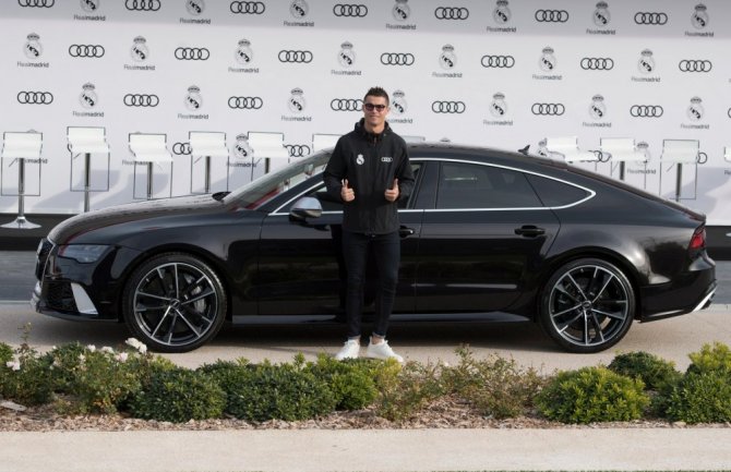 Prinovili se: Audi poklonio igračima Reala najnovije modele automobila (FOTO)(VIDEO)