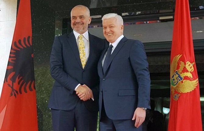 Vlada Crne Gore pomoći će albanskom narodu i Vladi