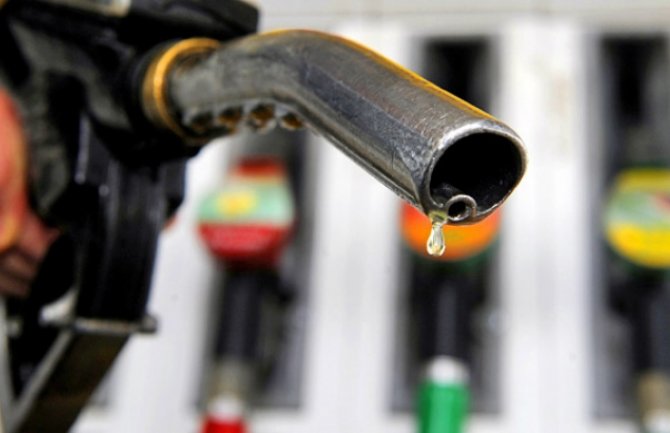 Lijepe vijesti za vozače: Sve vrste goriva jeftinije od ponoći