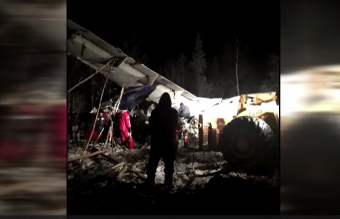 Srušio se putnički avion u Kanadi (VIDEO)