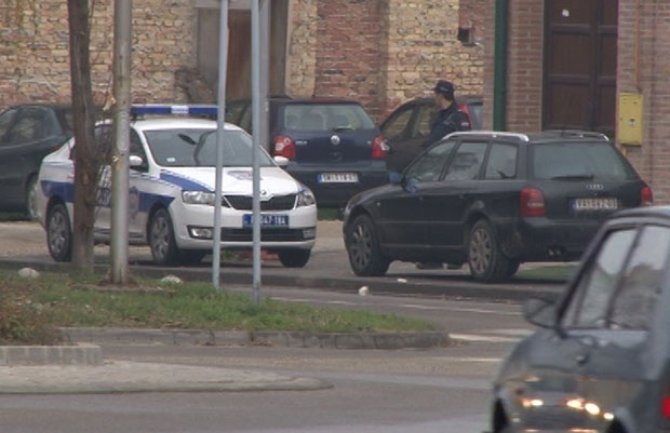 Sremska Mitrovica: Grupa kriminalaca unakazila policajca (FOTO)