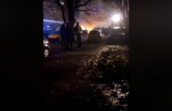 Vatra zahvatila vozila u Podgorici i Baru (VIDEO)