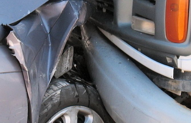 Nikšićanin lažirao saobraćajnu nezgodu da bi naplatio štetu od osiguranja