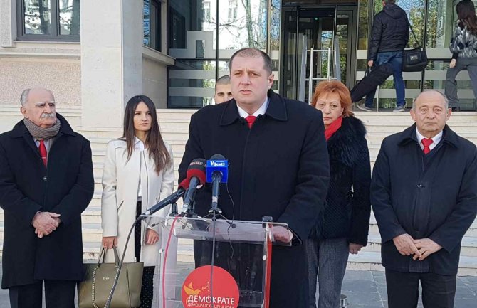 Čađenović: Započinju projekte na kraju mandata koje su obećali 2014.
