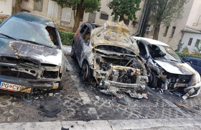 Podgorica: Tri vozila izgorjela u plamenu, podmetnut eksploziv?